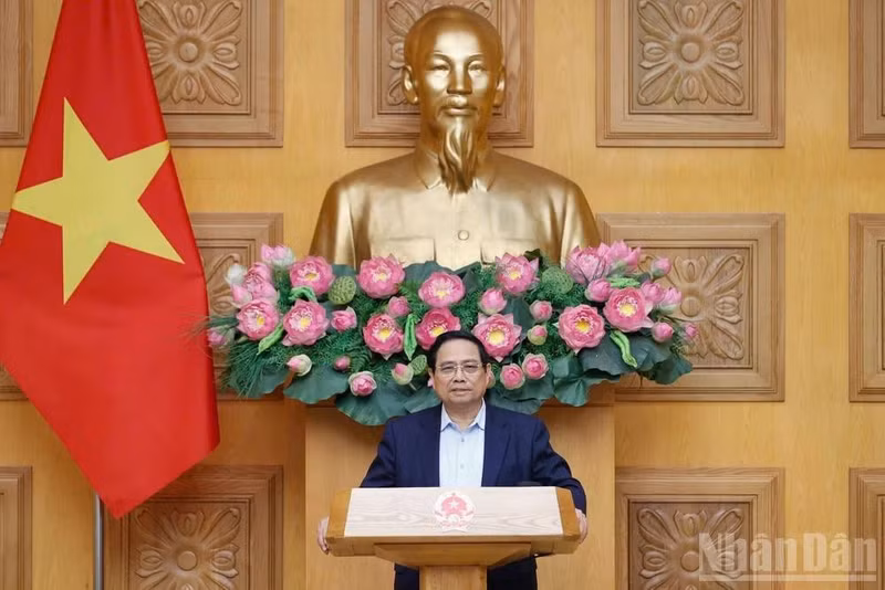 越南政府总理范明正主持召开与政策咨询委员会的工作会议。