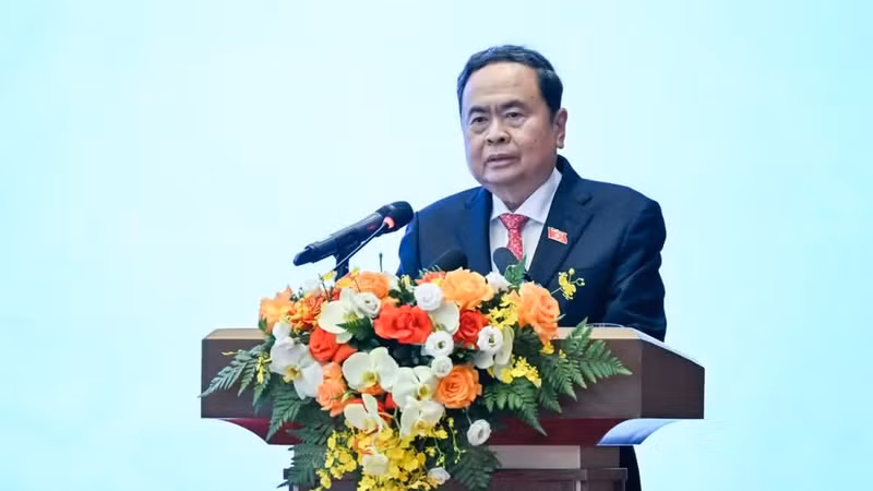 国会主席陈青敏发表讲话。