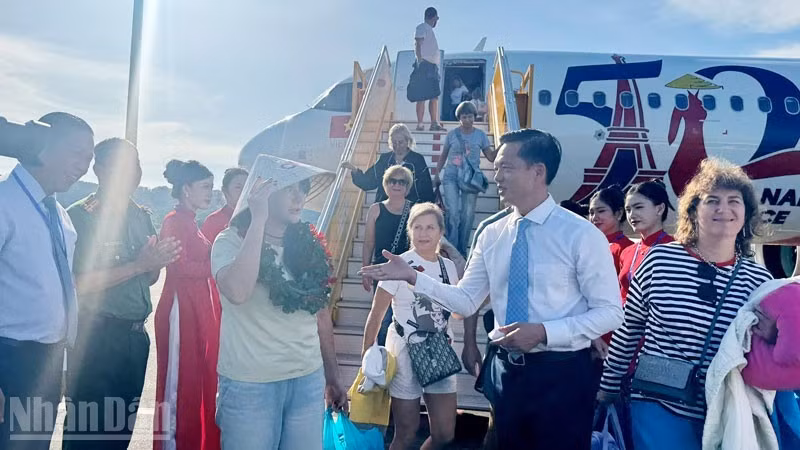 富国特区领导热烈欢迎俄罗斯游客重返富国。