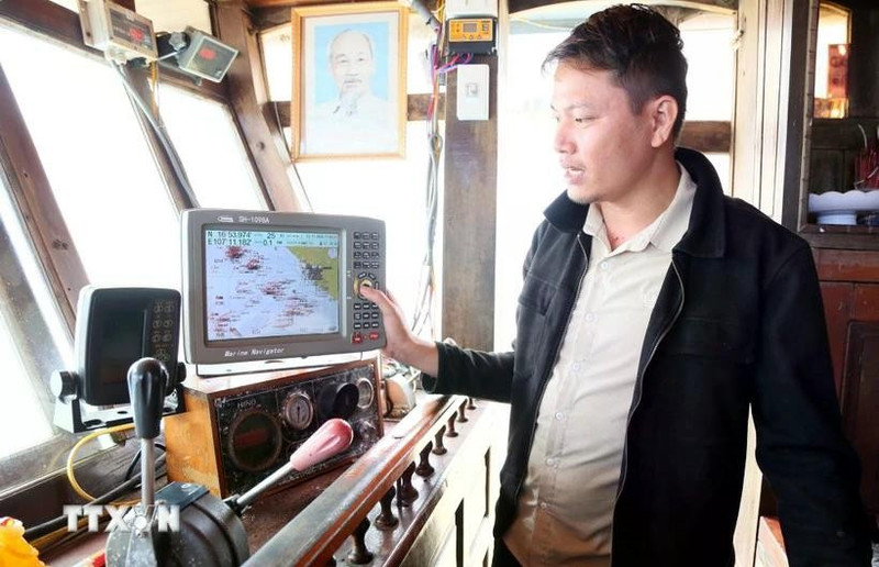 渔民主动安装航行辅助设备，以应对海上可能出现的VMS系统连接问题。