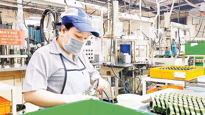 胡志明市新顺出口加工区越南宙奇有限公司的生产活动。 