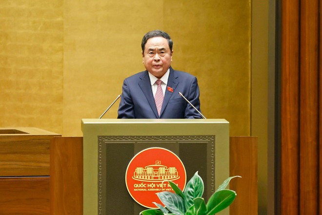 越南国会主席陈青敏在闭幕式上致辞。（图片来源：越通社）