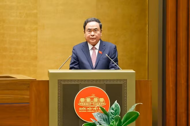 越南国会主席陈青敏在闭幕式上致辞。（图片来源：越通社）