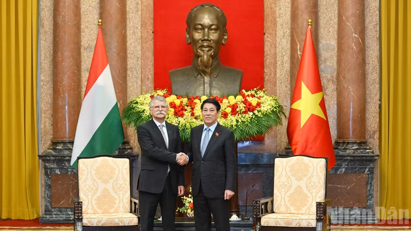 越南国家主席梁强会见匈牙利国会主席格维尔·拉斯洛。