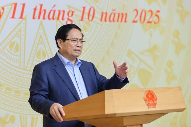 范明正总理在会议上发表讲话。