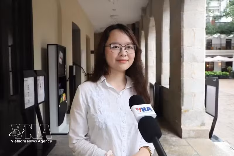 香港大学艺术与人文学院学生阮梅庆芝同学。（图片来源：越通社）