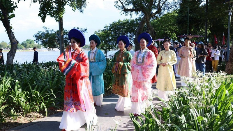 “2025年国家旅游年—顺化”系列活动吸引了广大游客的广泛关注。