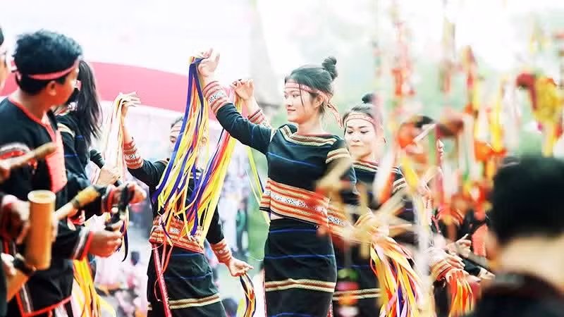 全国各地民众满怀敬仰之情共同心系根源。 