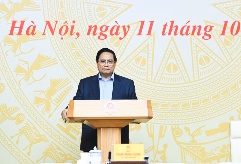 范明正总理在会议上发表讲话。