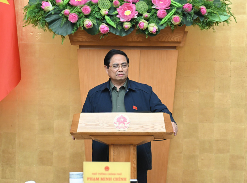 越南政府总理范明正在会议上致辞。