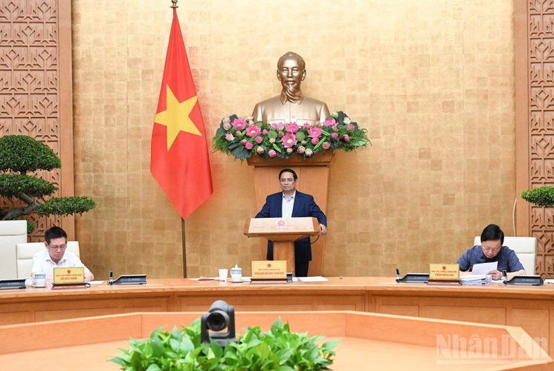 越南政府总理范明正在会上发表讲话。
