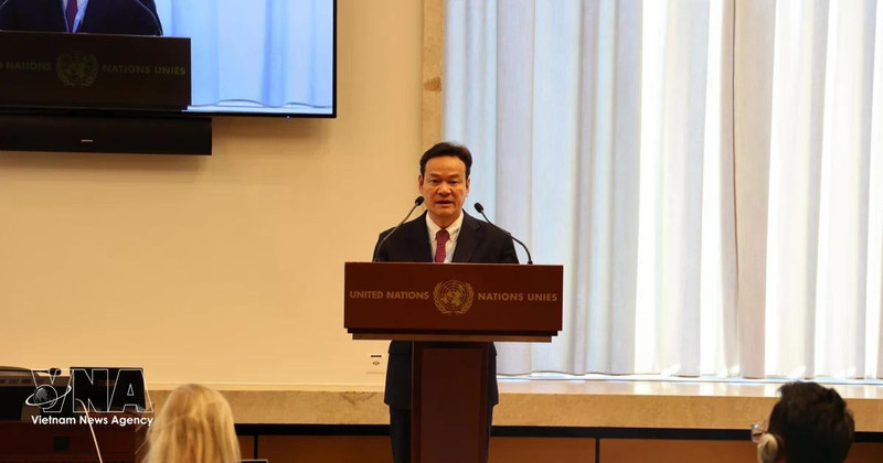 梅潘勇大使在会上发言。（图片来源：越通社）