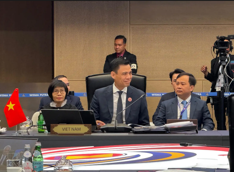 越南外交部副部长邓黄江。