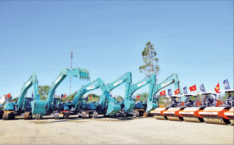 全力调动机械设备 加快推进归仁—波来古高速公路项目进度。