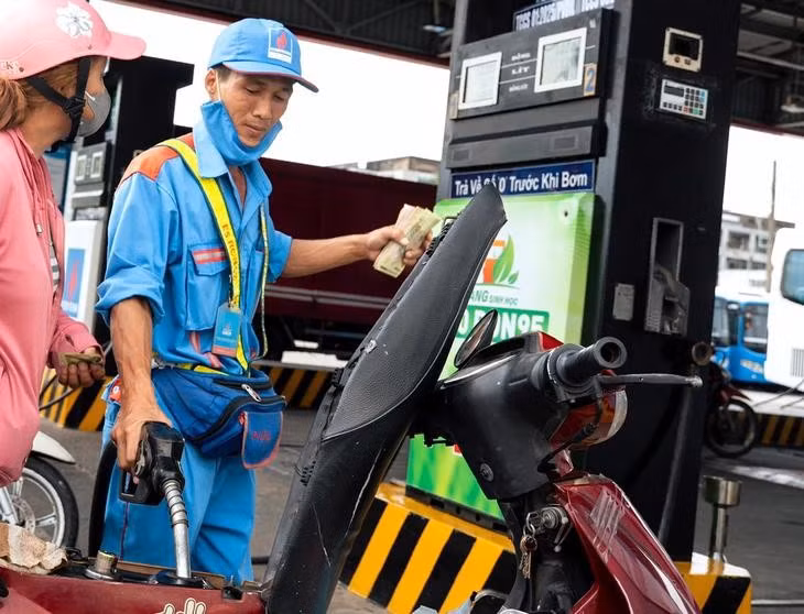 自4月16日0时起下调一系列成品油税费。