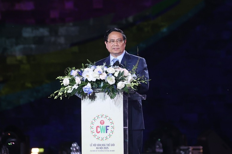 范明正总理在活动上发表讲话。