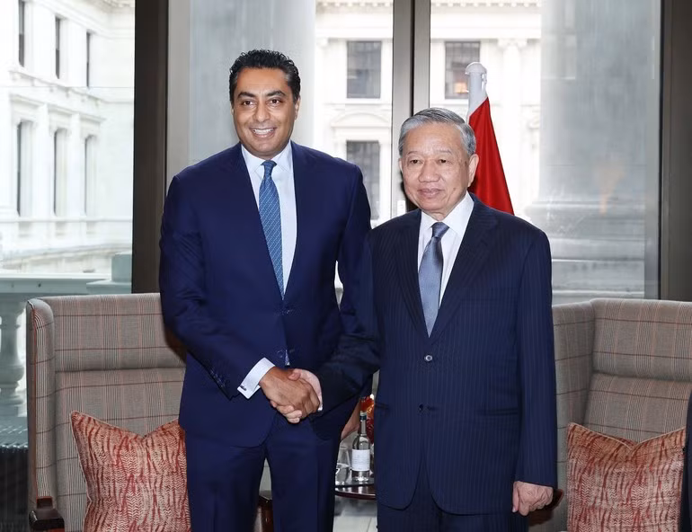 越共中央总书记苏林与渣打银行英国首席执行官赛夫·马利克会见。