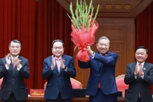 苏林同志在十四届一中全会上全票当选连任越共中央总书记。（图源：越通社）