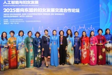 越南妇女联合会代表团和越南驻南宁总领事阮氏红出席论坛。