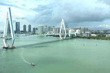 中国海南省海口市的世纪大桥。（杜有兴 摄）