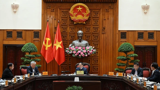 越南政府总理范明正主持召开会议。