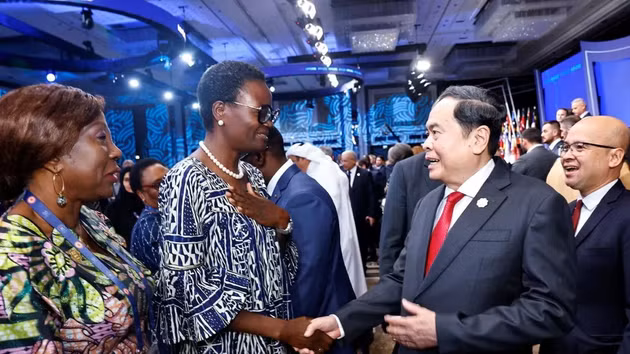 越南国会主席陈青敏与各国议会联盟（IPU）主席图利娅·阿克松。