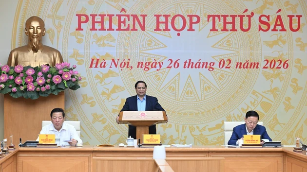 越南政府总理范明正主持召开会议。