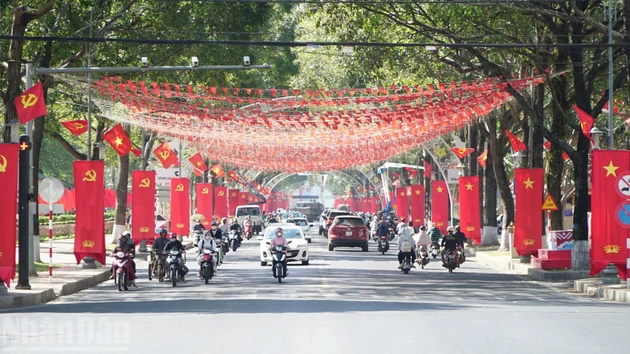 得乐省少数民族同胞喜迎越南共产党第十四次全国代表大会。