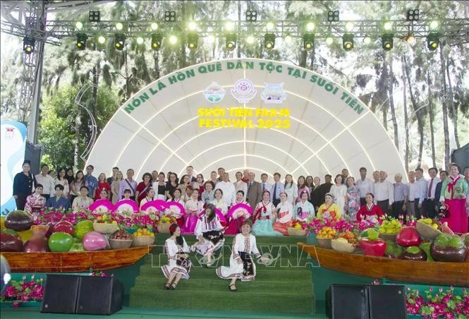 胡志明市友好组织联合会（HUFO）15日上午举办题为“2025年友好交流”的文艺交流活动。（图片来源：越通社）