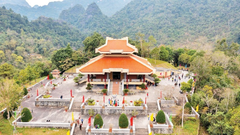 位于国家特别遗址区北坡的胡志明主席祠堂。