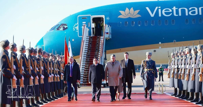 范明正总理的欢迎仪式在伏努科沃2号国际机场隆重举行。