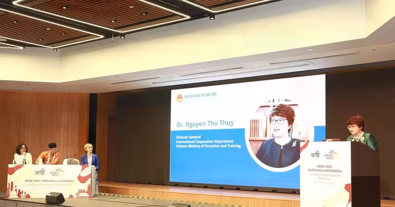 越南教育培训部国际合作司司长阮秋水在会议上发表讲话。（图片来源：越通社）