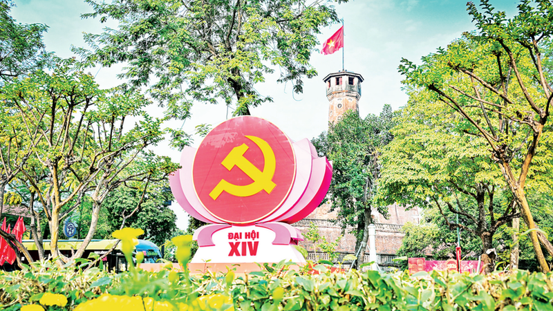 为迎接越共十四大，首都河内精心布置、焕然一新。（宝龙摄）