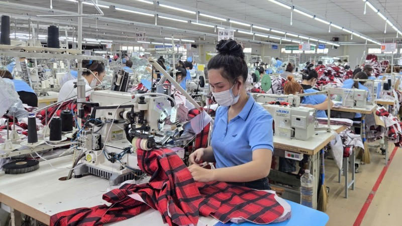 广义省和寿服装厂生产现场。（本报记者 明勇摄）