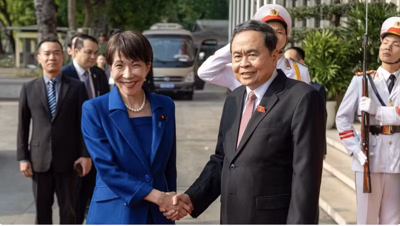 越南国会主席陈青敏与日本首相高市早苗。