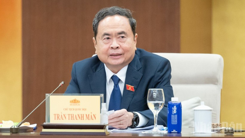 国会主席陈青敏主持立法论坛筹备会议。（本报记者 维灵摄）