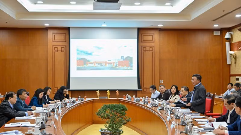 陈锦秀同志主持召开越共十四大服务组织小组常务会议。