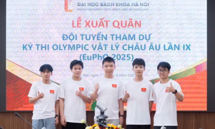 参加第九届欧洲物理奥林匹克竞赛的越南代表队由5名学生组成。（图片来源：越南百科大学）