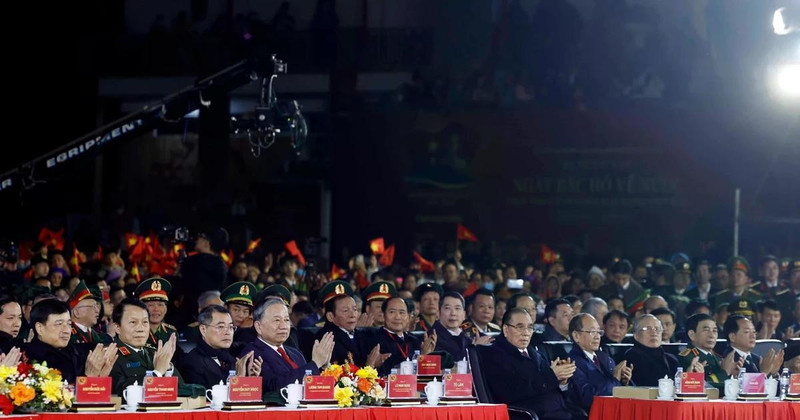 党和国家领导出席活动。