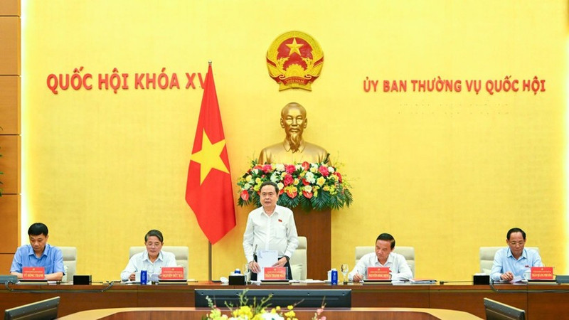 越南国会主席陈青敏在会上发表讲话。（维 灵摄）