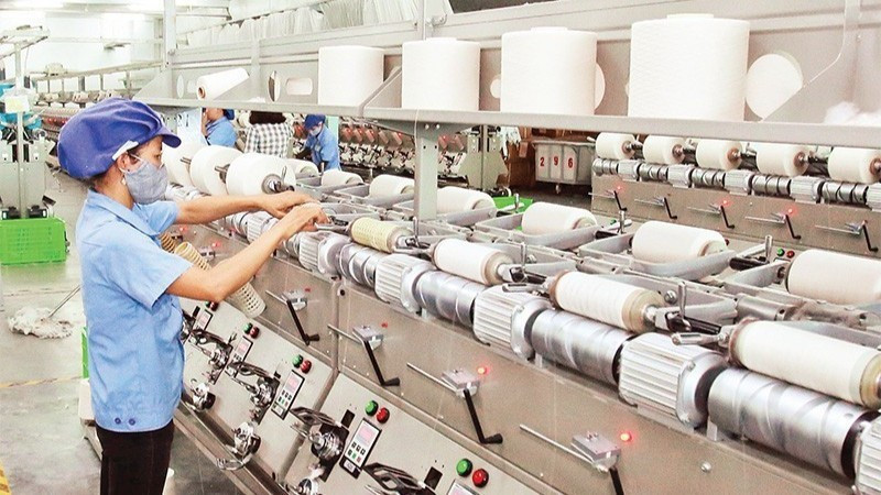 在位于兴安省绥街B工业区的越南Jasan染织有限责任公司（中资企业）生产纺织染整产品。（邓维摄）