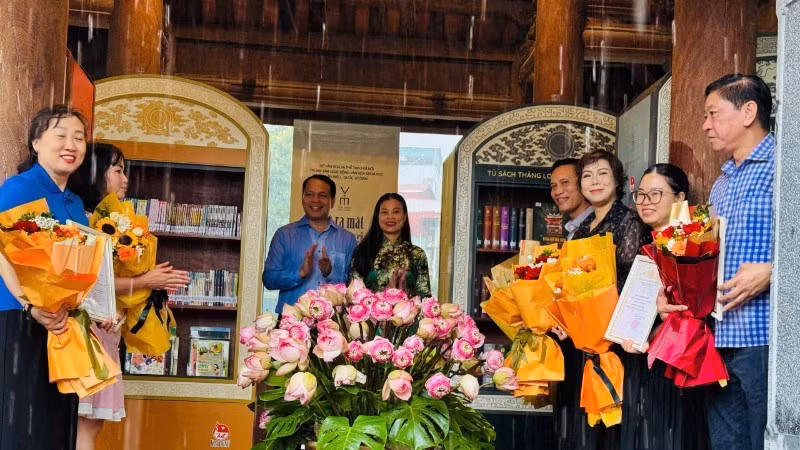 阅读文化空间在开放式场所中建设，旨在服务社区。