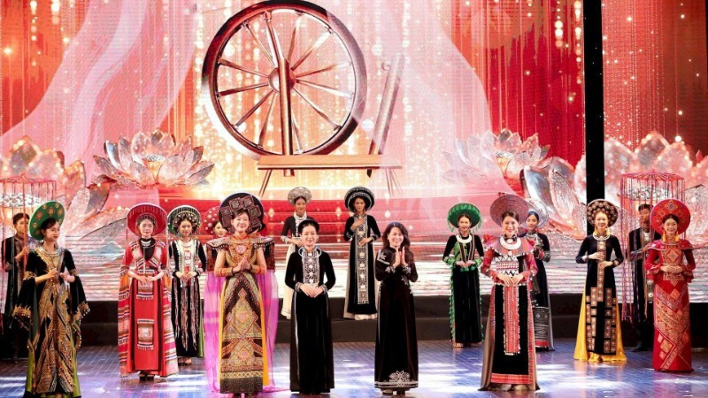 8月9日，越南奥黛文化协会正式亮相，传递着弘扬奥黛价值——这一民族文化遗产的信息，连接海内外社区。（组委会供图）