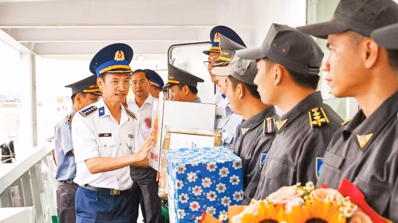 海警第三区代表动员各力量提前投票并执行海上任务。