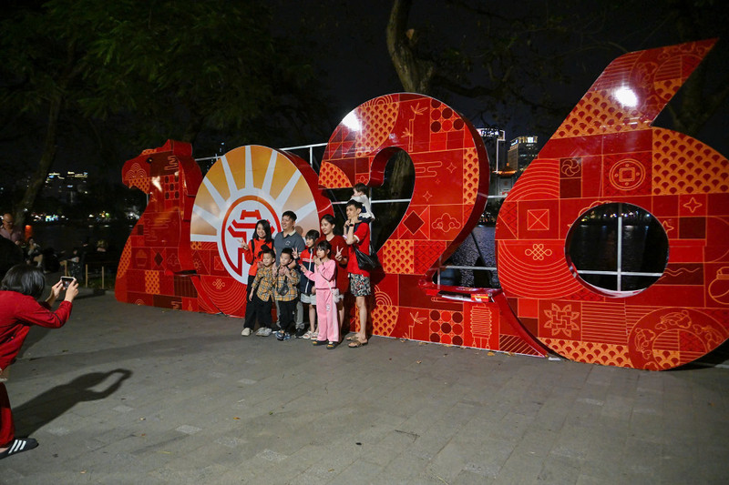 首都市民抓紧时间，在除夕前夕记录下珍贵瞬间。