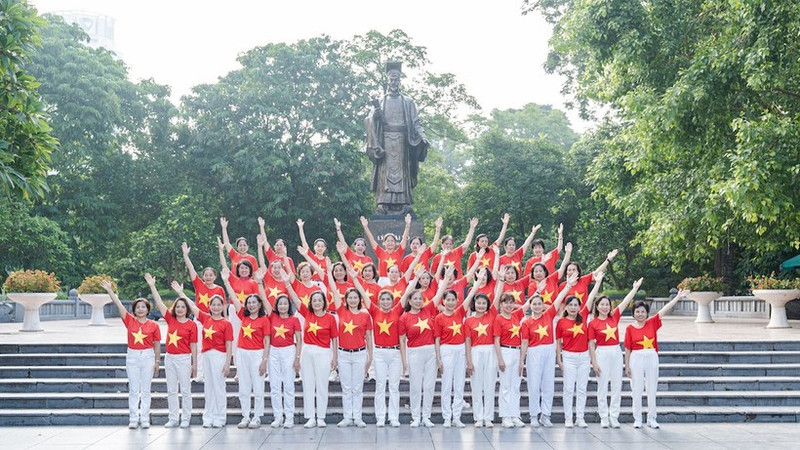 河内将有1万人现场参加“与越南一同前进”全国徒步活动。