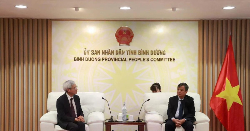平阳省人民委员会副主席裴明智会见中国台湾神达控股集团（MiTAC）董事苏亮。（图片来源：越通社）