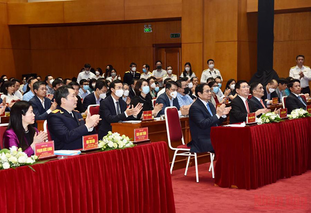 越南政府总理范明正出席全国电子发票系统公布仪式(组图) ảnh 5 越南政府总理范明正出席全国电子发票系统公布仪式(组图) ảnh 5