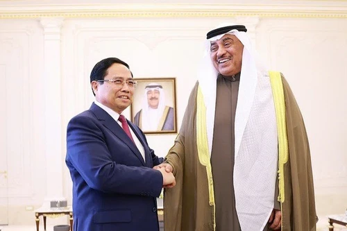 越南政府总理范明正会见科威特王储谢赫萨巴赫·哈立德·萨巴赫。（图片来源：VGP）