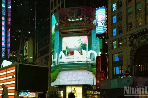 越南国家形象再次出现在美国纽约时代广场的汤森路透大屏幕上。